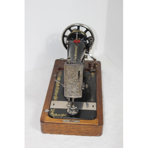 395 - SINGER SEWING MACHINE