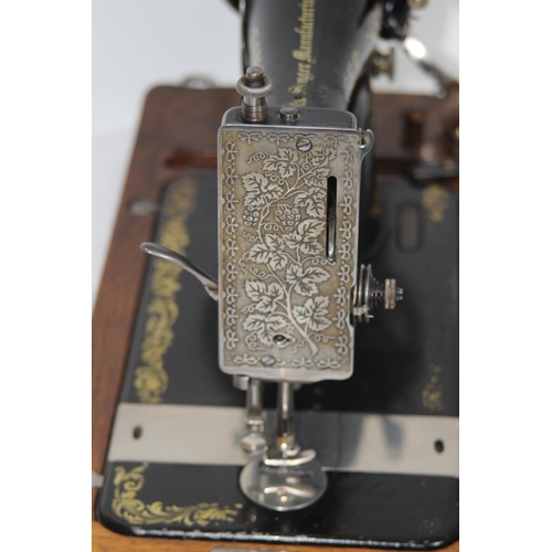 395 - SINGER SEWING MACHINE