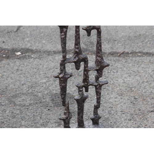 410 - MODERN METAL ABSTRACT LINKAGE 
84 X 22CM