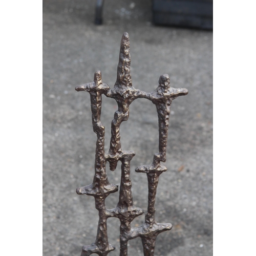 410 - MODERN METAL ABSTRACT LINKAGE 
84 X 22CM