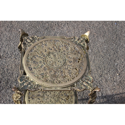 411 - VINTAGE BRASS POT HOLDER - THIS IS WOBBERLEY 
71 X 28 X 28CM