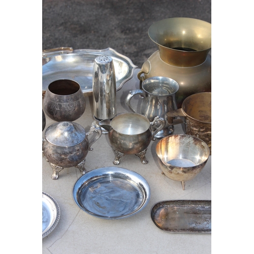 421 - QUANTITY OF METALWARE AND BRASS TRAY