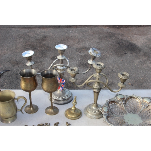 422 - QUANTITY OF BRASS AND METALWARE