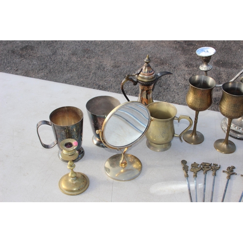 422 - QUANTITY OF BRASS AND METALWARE