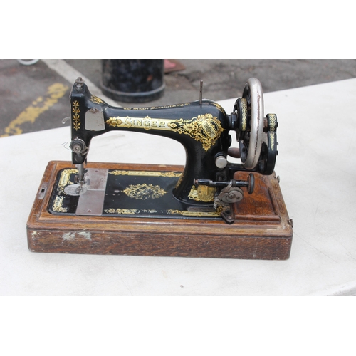 289 - VINTAGE SINGER SEWING MACHINE