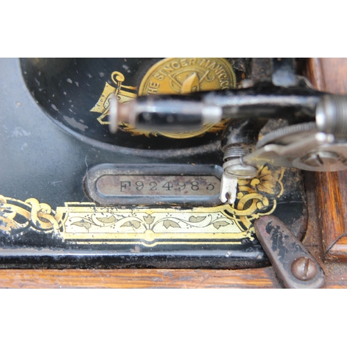 289 - VINTAGE SINGER SEWING MACHINE