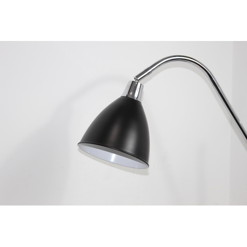 126 - MODERN ANGLEPOISE LAMP
60 X 60CM