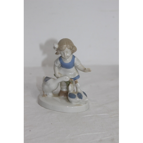 253 - 4 X FIGURES IN THE STYLE OF LLADRO 
18CM