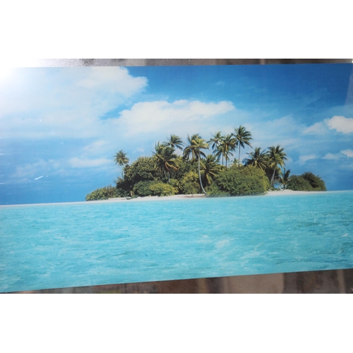 192 - ISLAND BEACH LIGHT UP BOX WITH SOUND 
96 X 50CM