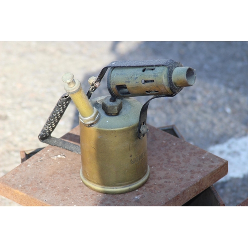 357 - VINTAGE BRITISH MONITOR MADE BLOW TORCH,STOVE and OIL CAN
21 X 25CM