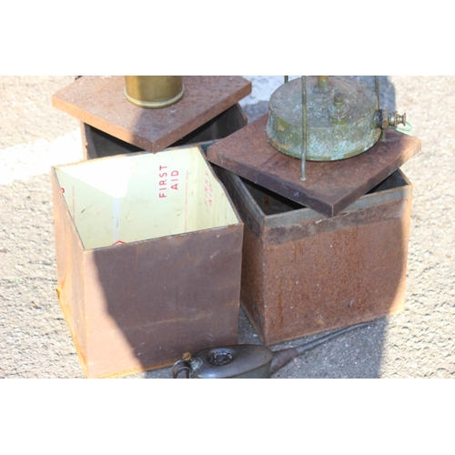 357 - VINTAGE BRITISH MONITOR MADE BLOW TORCH,STOVE and OIL CAN
21 X 25CM