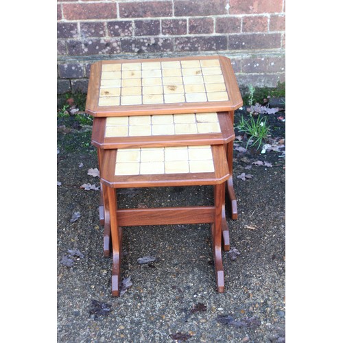 70 - VINTAGE RETRO TILED TOPPED TABLE AND GPLAN TILED NEST OF TABLES 
95 X 48 X 40CM