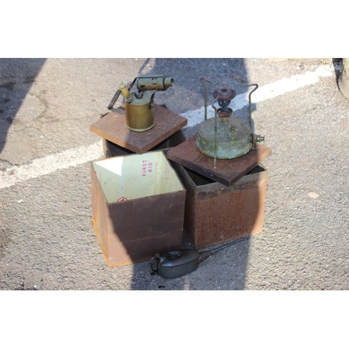 357 - VINTAGE BRITISH MONITOR MADE BLOW TORCH,STOVE and OIL CAN
21 X 25CM