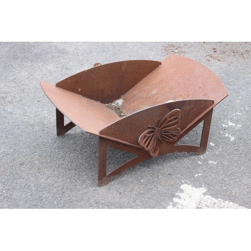 100 - LARGE BLACKSMITH MADE RUST STEEL METAL LOG STORE TROUGH PLANTER WITH BUTTERFLY DETAIL
68 X 53 X 34CM