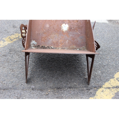 100 - LARGE BLACKSMITH MADE RUST STEEL METAL LOG STORE TROUGH PLANTER WITH BUTTERFLY DETAIL
68 X 53 X 34CM