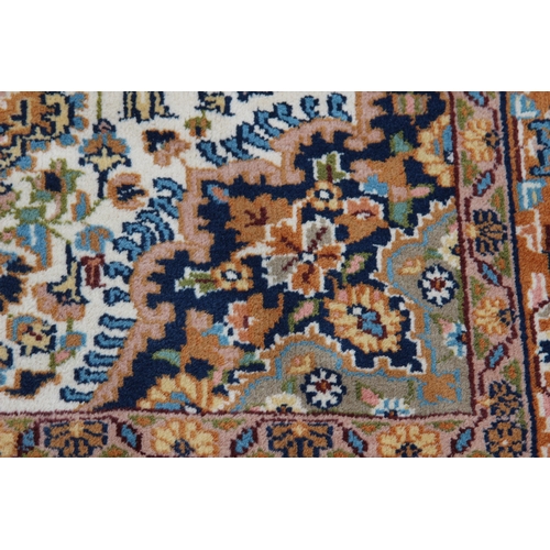 174 - EASTERN RUG
160 X 93CM