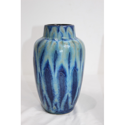 553 - RETRO WEST GERMAN VASE 
22CM