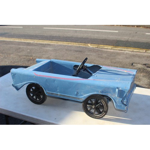 459 - VINTAGE TRI-ANG METAL PEDAL CAR
86 X 37 X 46CM