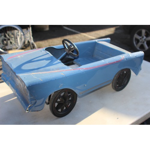 459 - VINTAGE TRI-ANG METAL PEDAL CAR
86 X 37 X 46CM