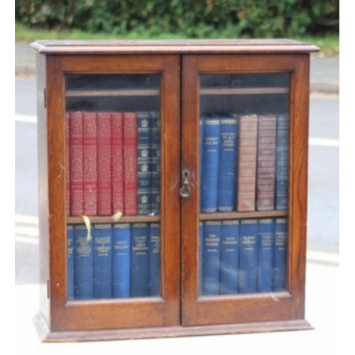 31 - VINTAGE BOOKCASE AND BOOKS INCLUDING CHARLES DICKENS COLLECTION
20 X 55 X 19CM