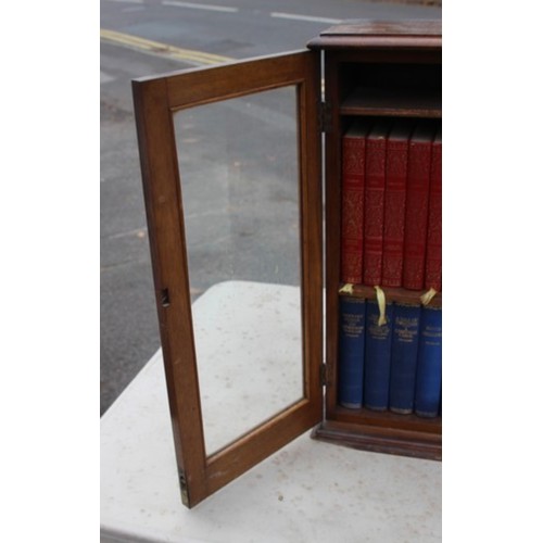 31 - VINTAGE BOOKCASE AND BOOKS INCLUDING CHARLES DICKENS COLLECTION
20 X 55 X 19CM