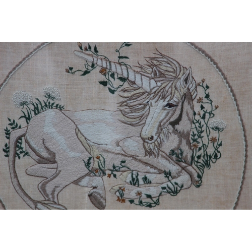 152 - EMBROIDERY OF A UNICORN
51 X 51CM