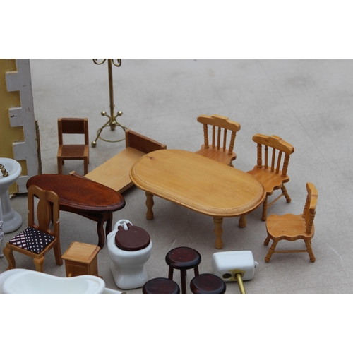 460 - VINTAGE DOLLS HOUSE AND CONTENTS 
75 X 58CM