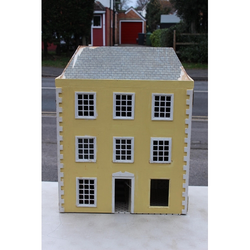 460 - VINTAGE DOLLS HOUSE AND CONTENTS 
75 X 58CM