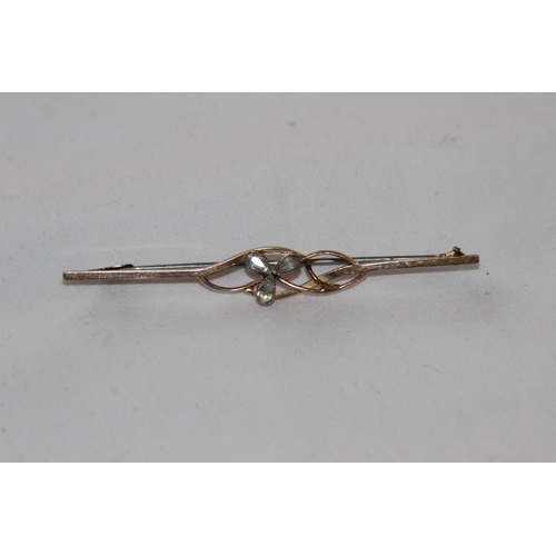 797 - 9CT GOLD TOPAZ SET BROOCH WITH METAL PIN - GROSS WEIGHT 2.15G