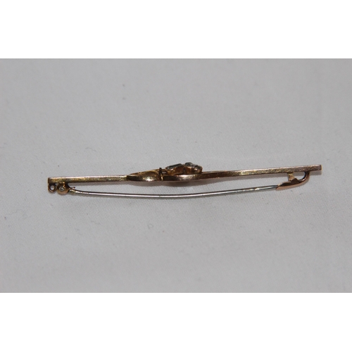 797 - 9CT GOLD TOPAZ SET BROOCH WITH METAL PIN - GROSS WEIGHT 2.15G