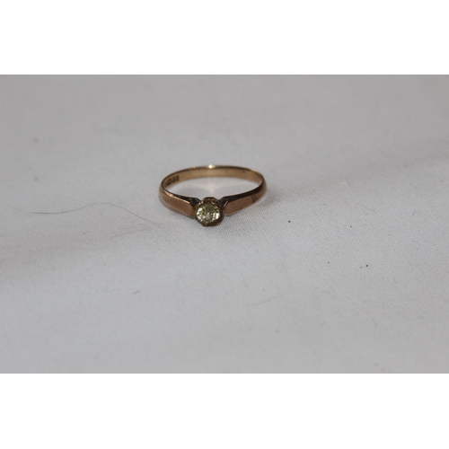 799 - 9CT GOLD SINGLE YELLOW STONE SET RING - 1.44G