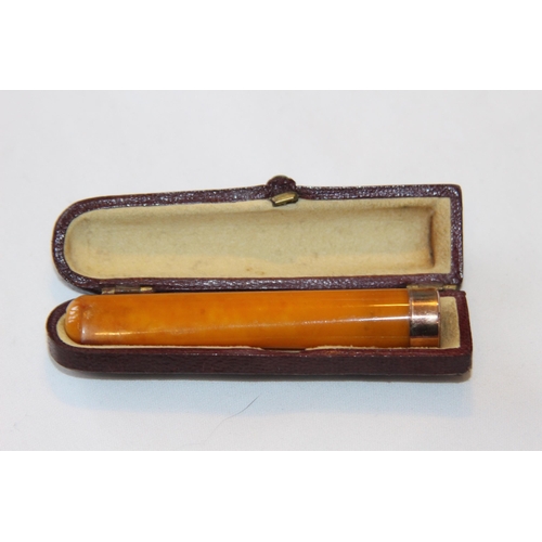 801 - CASED 9CT GOLD MOUNTED BLONDE AMBER CHEROOT HOLDER - LONDON 1911