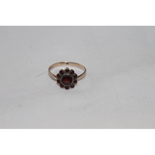 803 - 9CT GOLD GARNET FLORAL CLUSTER RING - 10 SMALL SURROUNDING LARGE GARNET