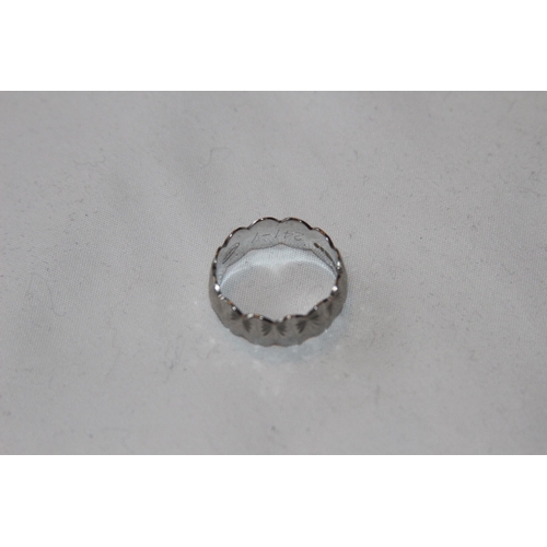 806 - 9CT WHITE GOLD RING WITH SERRATED EDGE AND BRUST DESIGN BY MS&S - 3.43G