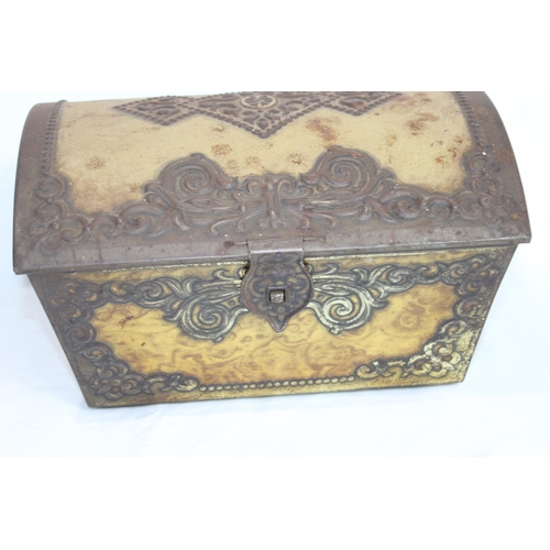 268 - VINTAGE VICTORIA BISCUIT TIN IN CASKET SHAPE
26 X 16CM