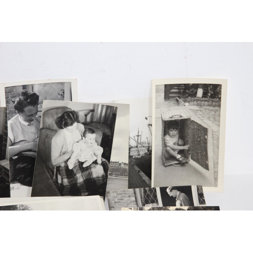 271 - QUANTITY OF VINTAGE PHOTOGRAPHS