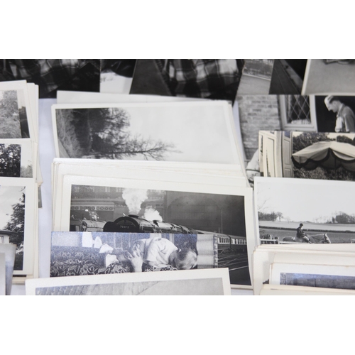 271 - QUANTITY OF VINTAGE PHOTOGRAPHS