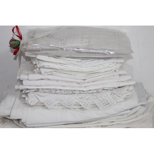 275 - QUANTITY OF LINEN