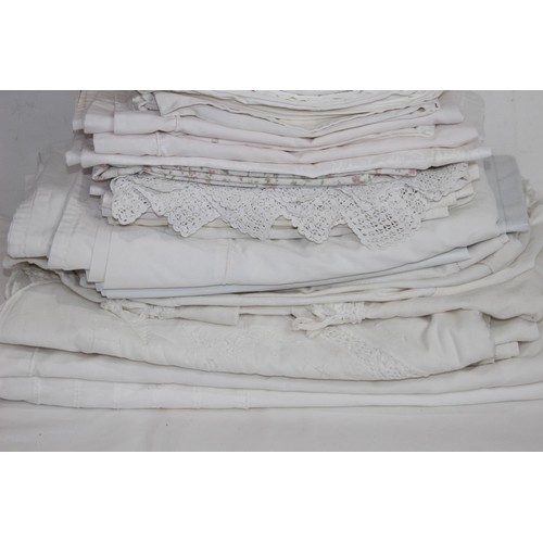 275 - QUANTITY OF LINEN