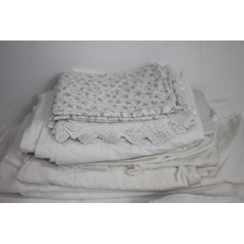 275 - QUANTITY OF LINEN