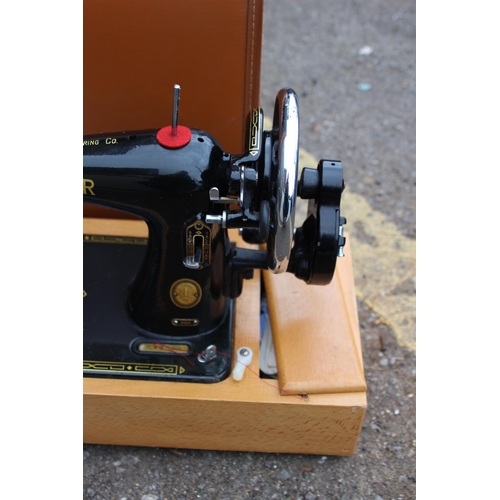 290 - VINTAGE SINGER 99K SEWING MACHINE