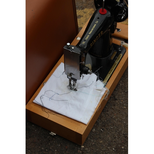 290 - VINTAGE SINGER 99K SEWING MACHINE