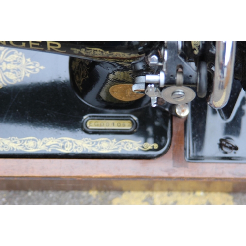 291 - VINTAGE SINGER SEWING MACHINE