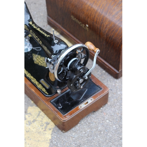 291 - VINTAGE SINGER SEWING MACHINE