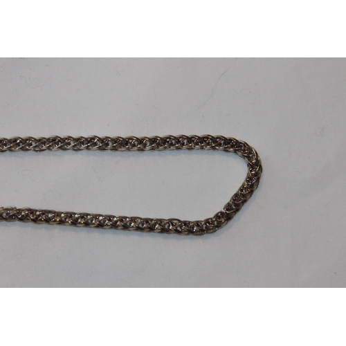 687 - INTERLINKED SILVER NECK CHAIN 27G