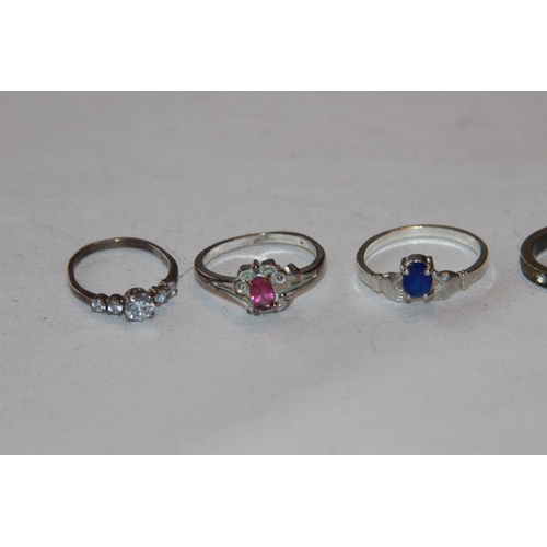 693 - SELECTION OF 5 SILVER RINGS