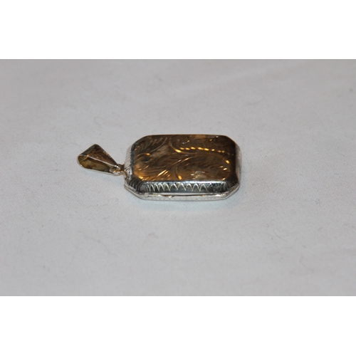 698 - OCOTFORM SILVER PENDANT LOCKET / BOX