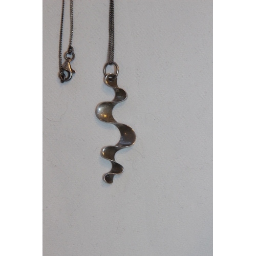 707 - CONTEMPORARY SWIRL DESIGN SILVER PENDANT NECKLACE