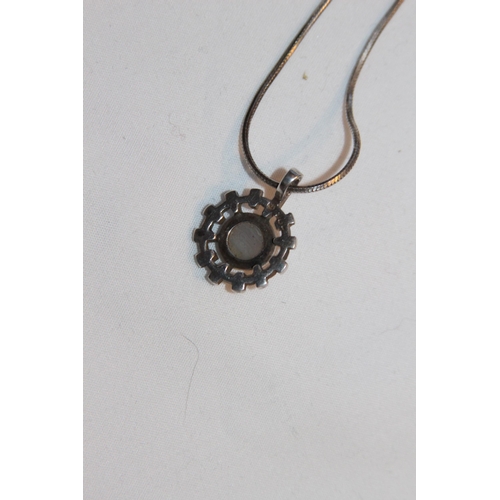 711 - CELTIC DESIGN GREY STONE SET SILVER PENDANT NECKLACE