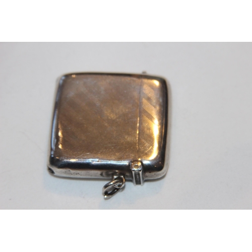 719 - SILVER VESTA CASE WITH CROSS BAND DECORATION - CHESTER 1912